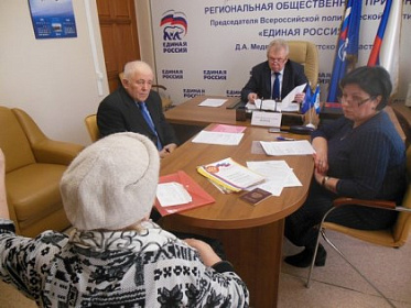 В Иркутске отремонтируют фасад дома, на плохое состояние которого жильцы пожаловались Александру Вепреву 